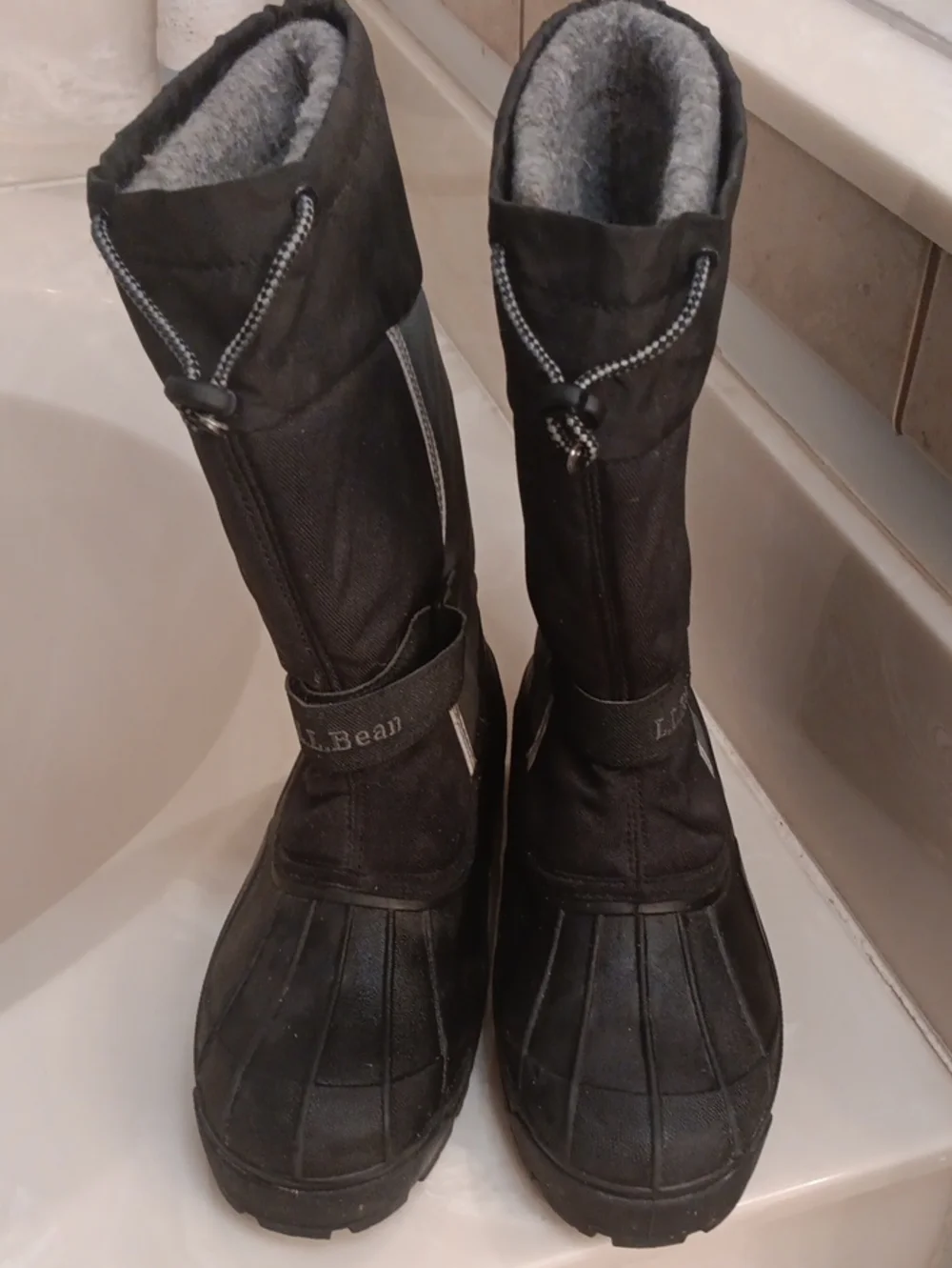 L.L. Bean Kids Size 7 Black Insulated Winter Boots